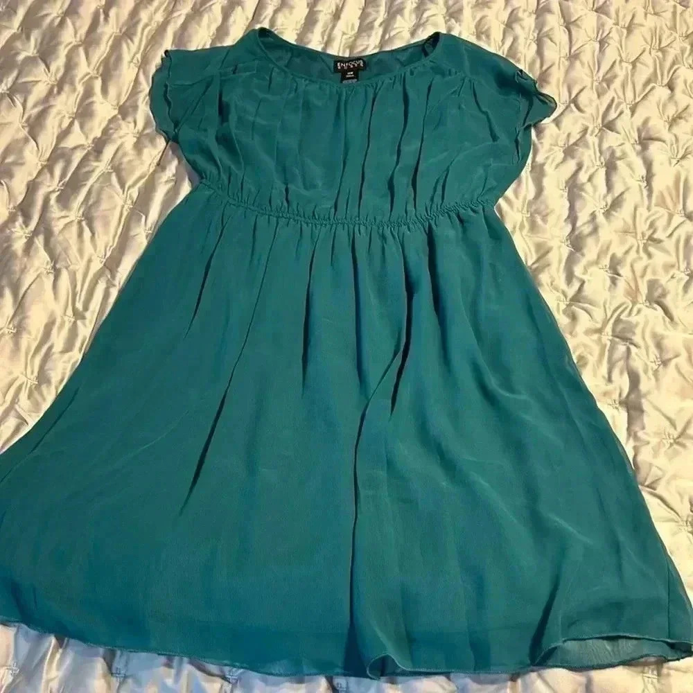 5 for 25$
Beautiful plus size teal polyester dress